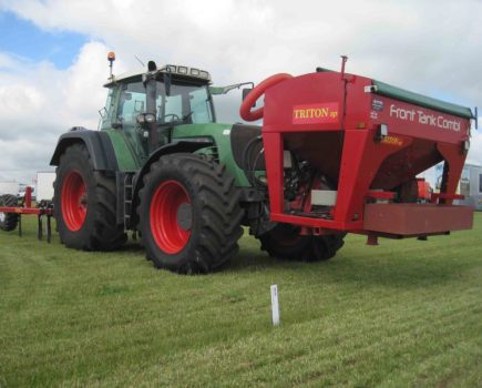 Cereals-17-Arable-crowds-enjoy-the-sunshine-8320436_0