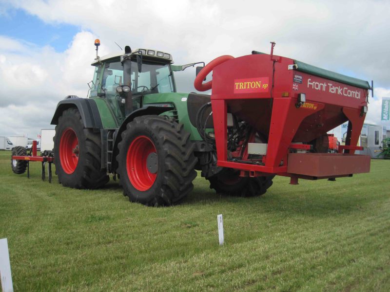 Cereals-17-Arable-crowds-enjoy-the-sunshine-8320436_0