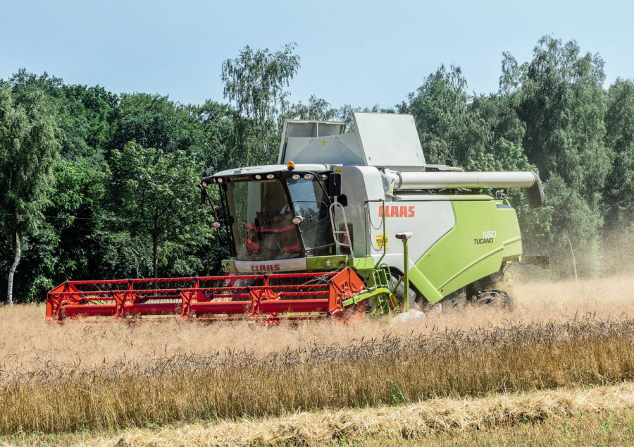 Claas-Axion-850-di-11-2013  