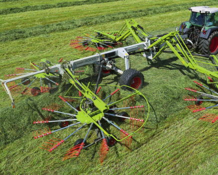 Claas-Liner-4000-four-rotor-rake-pt-02-2015