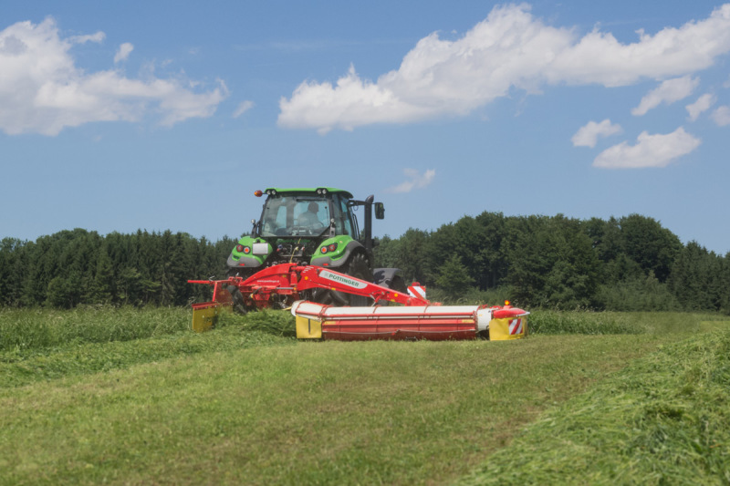 Grass-machinery-performs-well-for-Poettinger-8457484_0