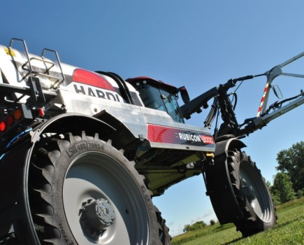 Hardi-spraying-giant-arrives-in-Europe-8915123_0