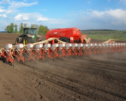 Huge-24-row-precision-drill-at-SIMA-7463563_0