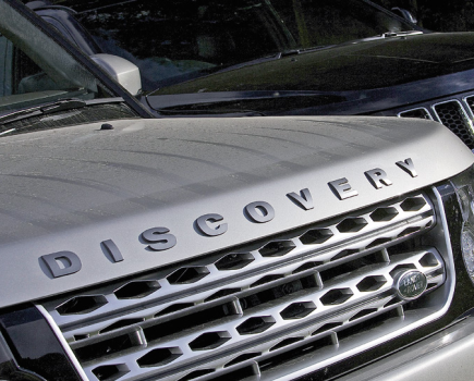 Jeep--Grand-Cherokee-vs-Land-Rover-Discovery-4-VEH-3-2015