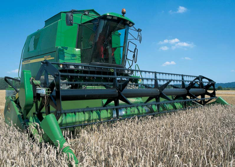 Driving impression: John Deere 1550 CWS combine harvester - Profi