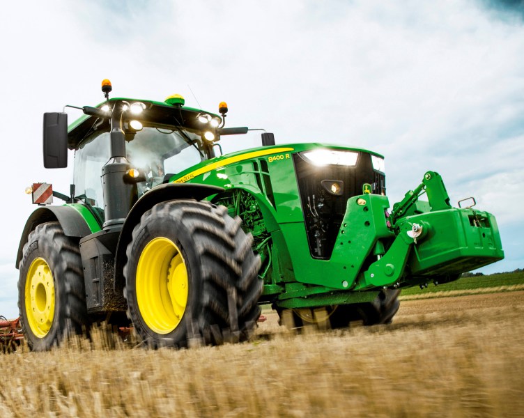 John Deere launches 450hp 8R flagship - Profi