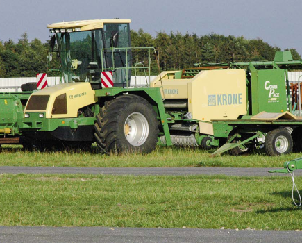 Krone-self-propelled-baler--wrapper-re-12-2014