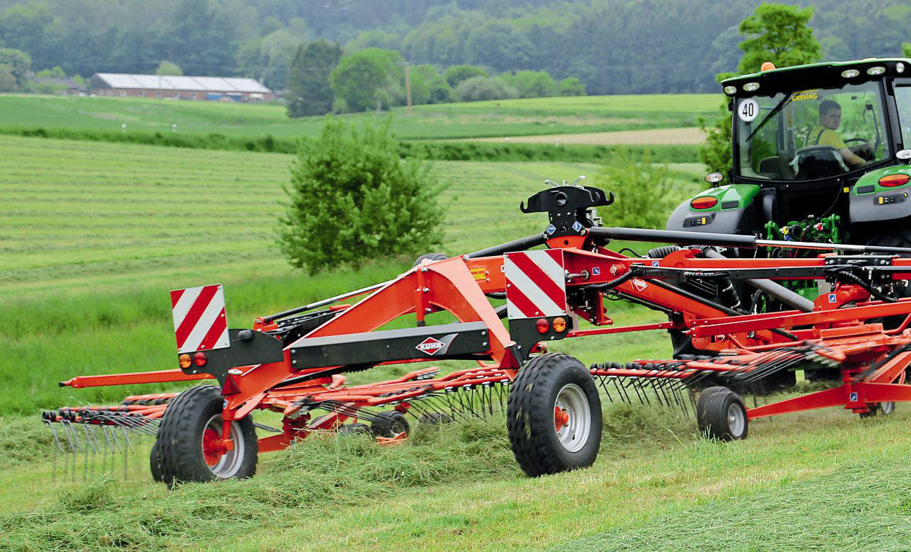 Kuhn GA 8731 centre-delivery rake - Profi