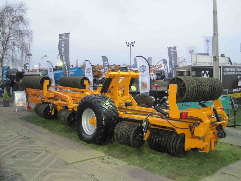 LAMMA-2015-Rolls-open-out-to-24m-1652595_0