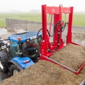 Lely-s-first-silage-block-cutter-8960204_0