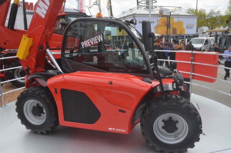 Manitou-shows-new-baby-telehandler-3079193_0