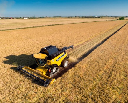 New-Holland-s-CR8-80-combine-tours-the-UK-4218488_0