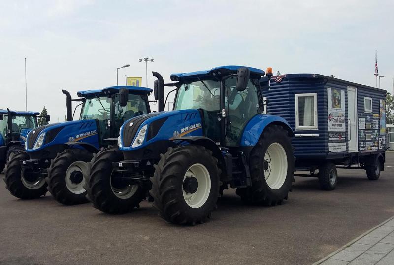 New-Holland-tractors-complete-5-000-mile-journey-8309975_0