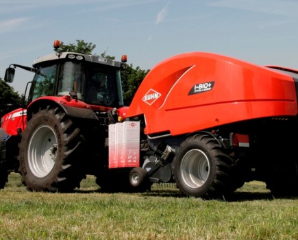 New-baler-wrapper-combo-from-Kuhn-2832546_0