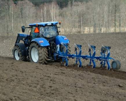 Oeverum-s-next-generation-CX-plough-9115413_0