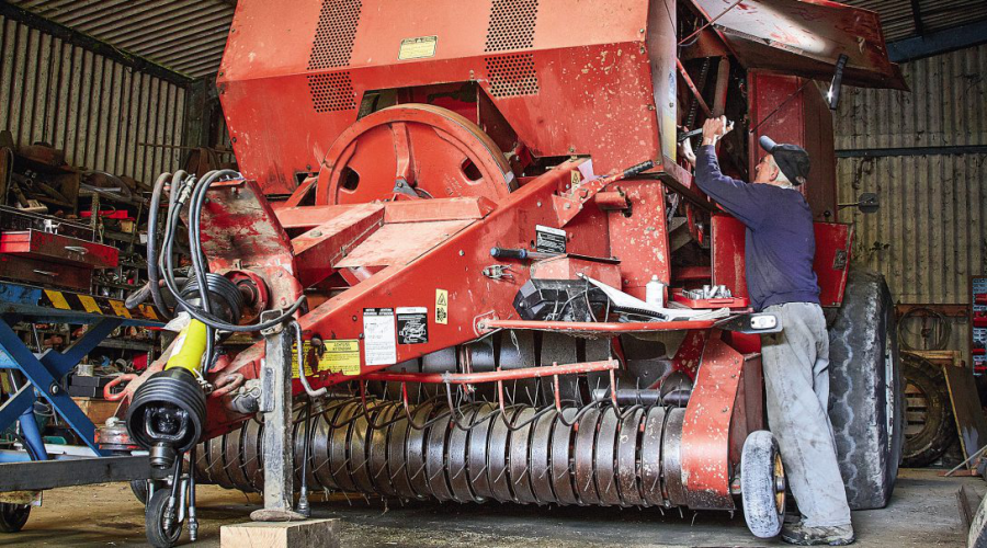 -Servicing-an-older-Hesston--MF--New-Holland-baler-WSHOP-07-08-2016