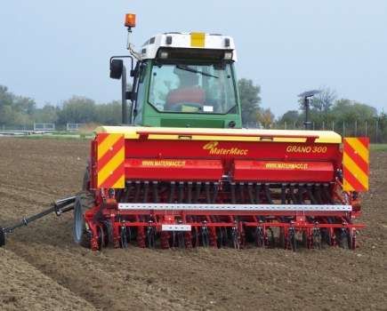 Simple-mechanical-seed-drill-from-MaterMacc-4147309_0