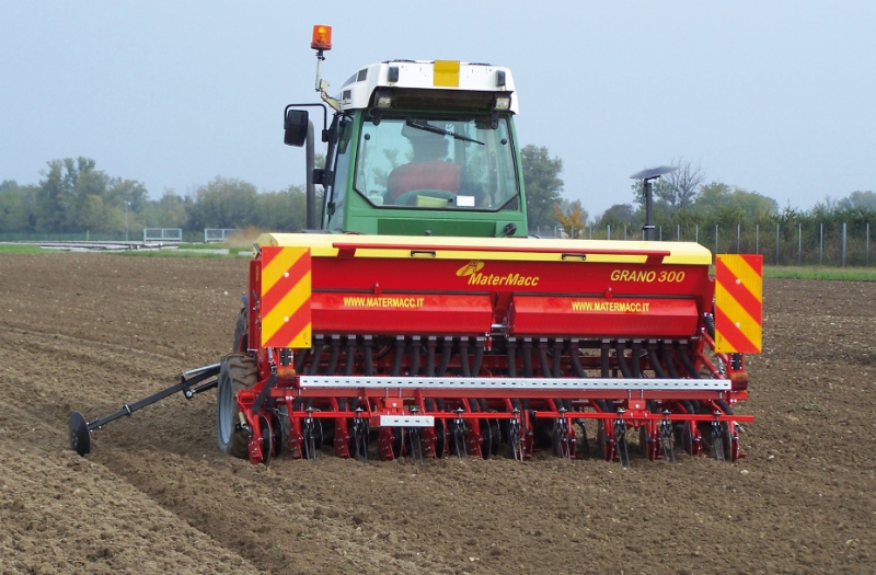 Simple-mechanical-seed-drill-from-MaterMacc-4147309_0