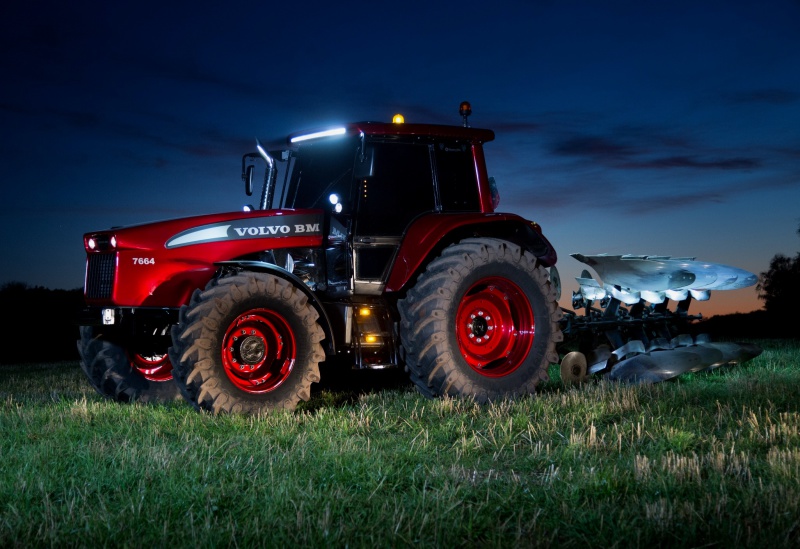 Striking Volvo BM tractor - Profi