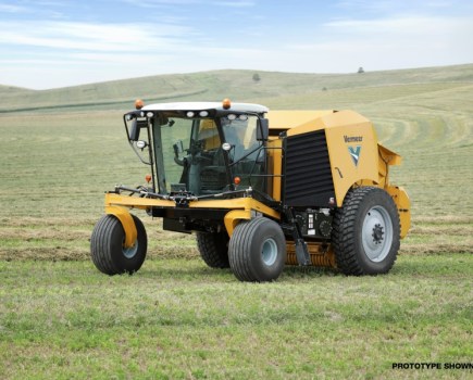 Vermeer-develops-self-propelled-round-baler-8687793_0