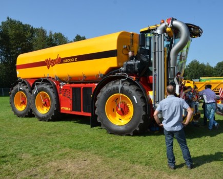 Vredo-shows-700hp-self-propelled-slurry-tanker-4547012_0