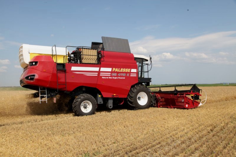 World-s-first-gas-powered-combine-8712108_0