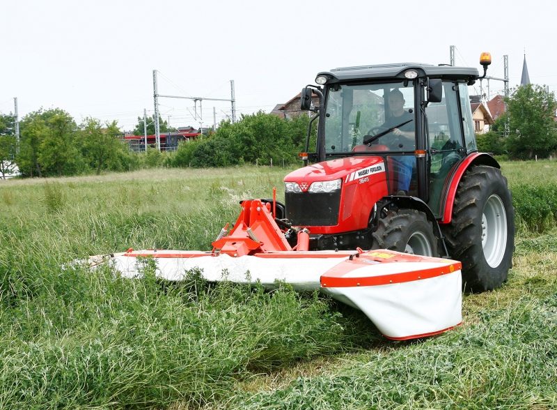 Compact-and-lightweight-Kuhn-front-mowers-9136158_0