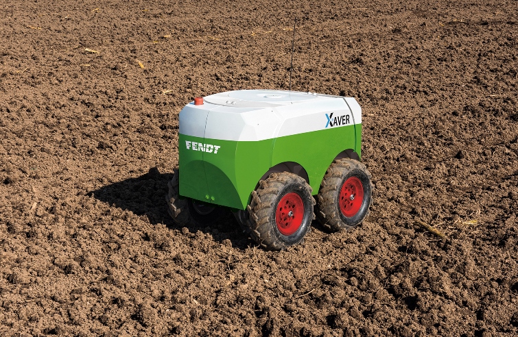 Prize-for-Fendt-Xaver-at-robotics-awards-9141103_0