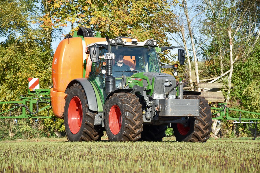 012-018_tt_fendt_211_s