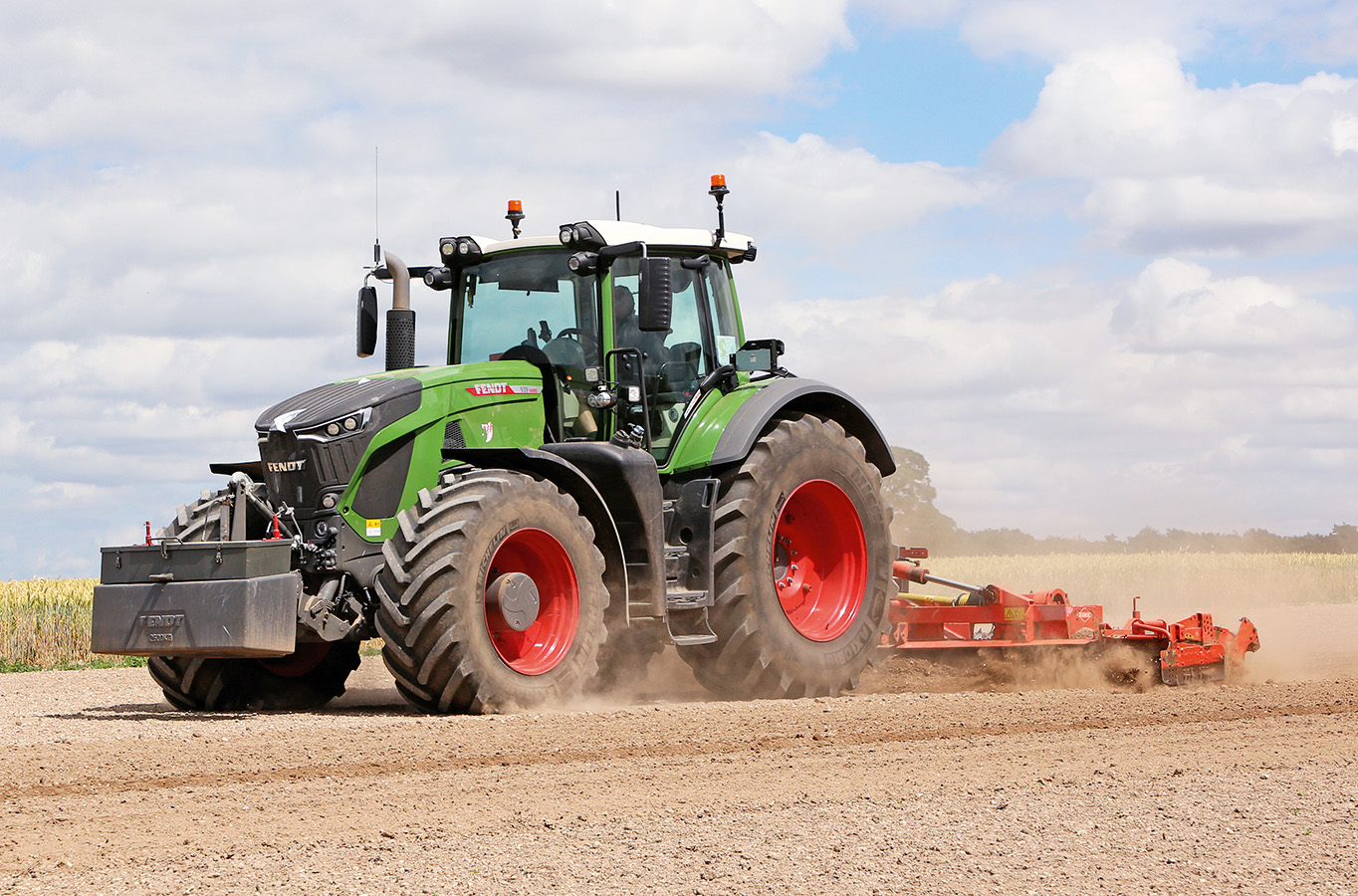 Tracks vs Tyres: Different boots, same game - Profi